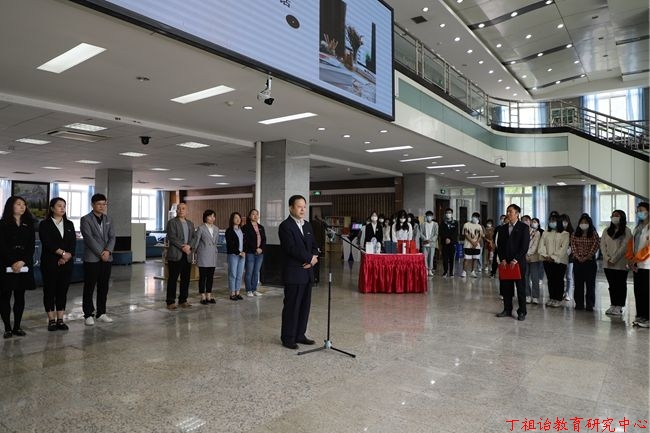 西翻举行4•23世界读书日活动启动仪式及2021年图书馆阅读之星等总结表彰会
