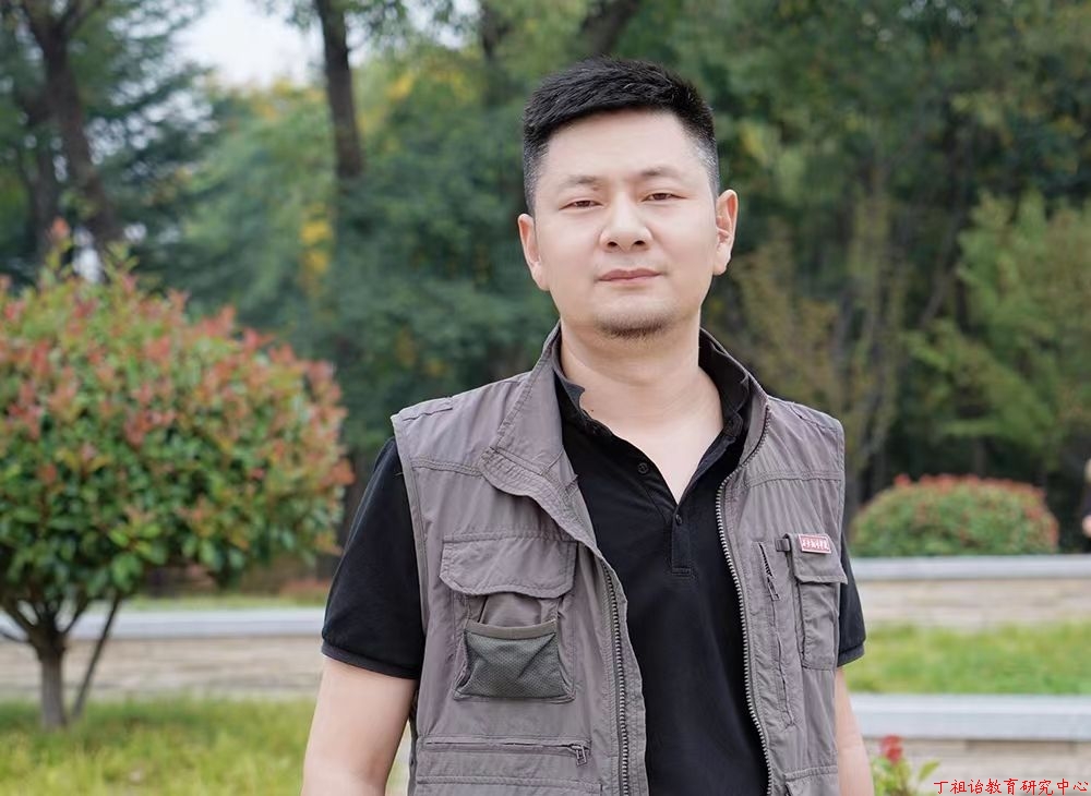 【西译师德标兵】含章未曜 纷华不染——访艺术与设计学院教师张军