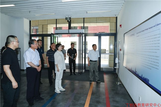 董事长丁晶带队全面检查校园提升改造工程