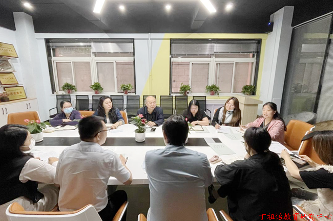 西安翻译学院文学与传媒学院召开新学期第一次党政联席会