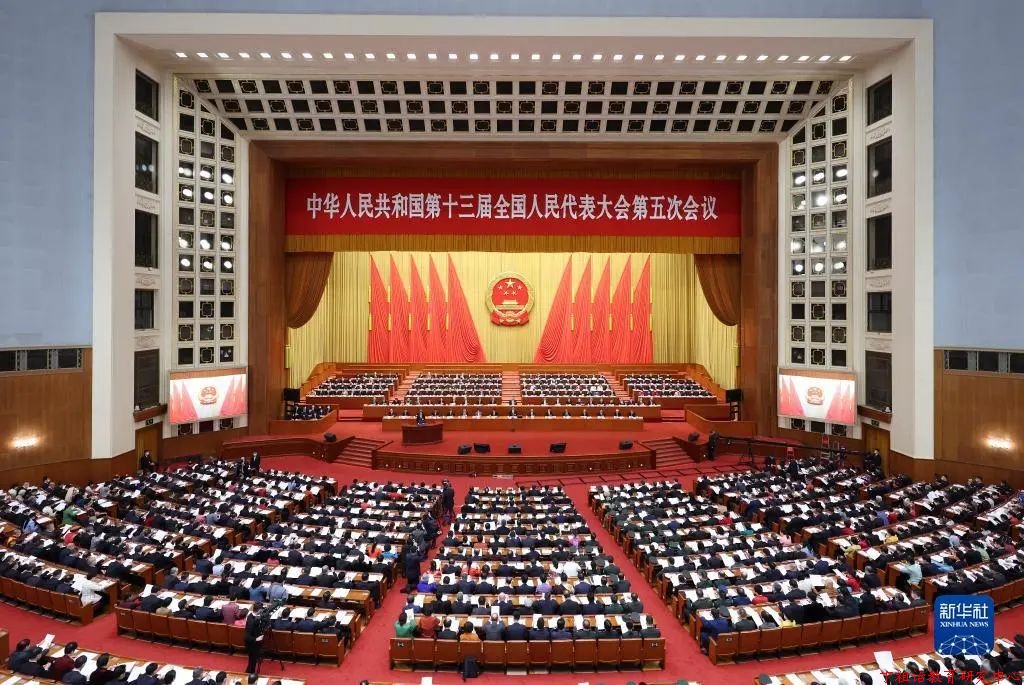 李克强作政府工作报告 为教育划了重点｜两会关注