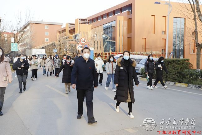 西译教务处组织开展开学首日教学检查工作